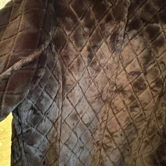 Woman’s vintage fur coat - Picture 9 of 11